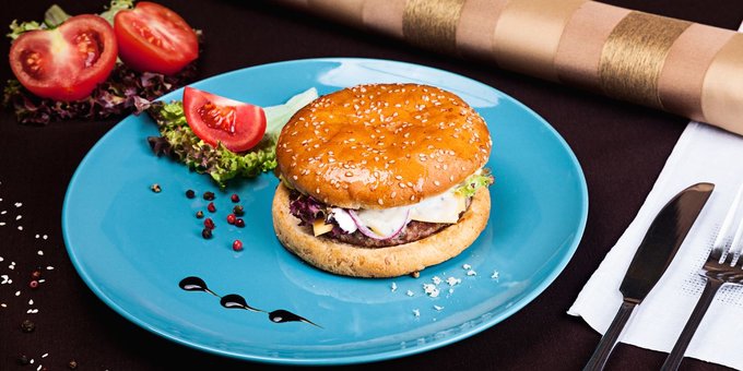 Burgers in the cafe-bar "Majori" in the Dnieper. Order at a discount