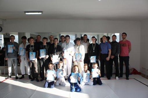 Атестація з карате у клубі єдиноборств «Ірбіс» у Києві. Записуйтесь у секцію зі знижки.