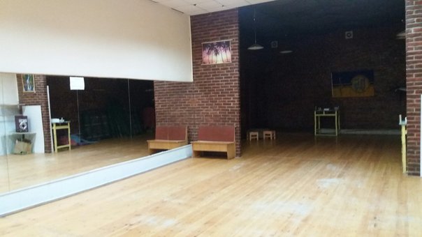 Перший зал у школі танцю «LA SALSA Lviv» у Львові. Записатися недорого