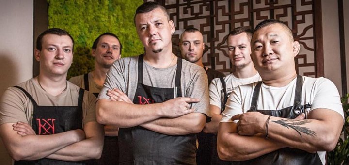 Интерьер ресторана азиатской кухни «KIN KAO». Приходите по скидке
