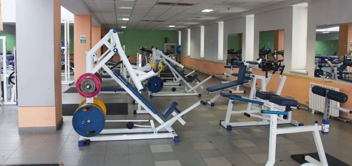 Тренажерный зал в спорт-клубе «Мастер Фит» в Днепре. Оплачивайте абонементы по скидке.