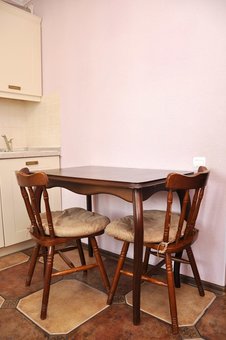 Dining table in one-room apartment at wellcome24 enthusiasts in kiev. book an apartment for a promotion.