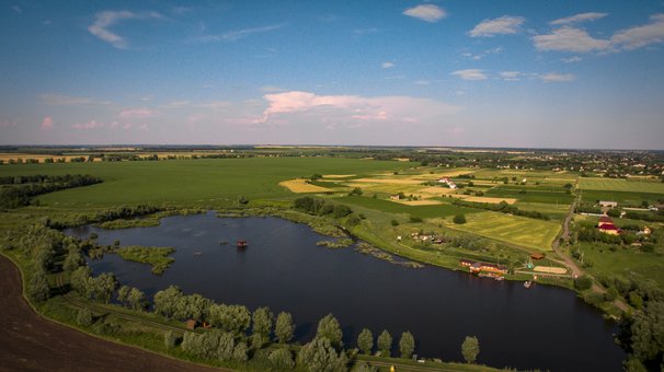 Зарибнене озеро на рибальському базі «балтаси» в київській області. забронювати по акції