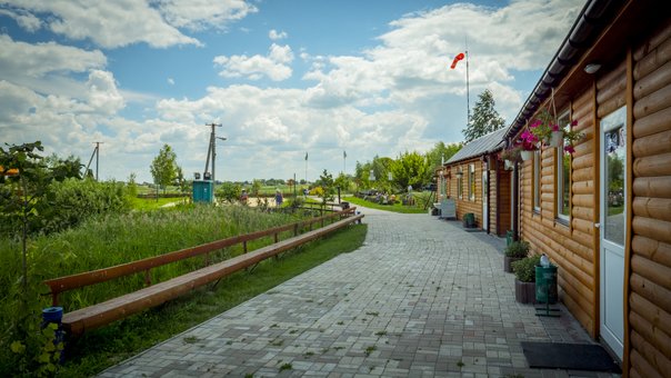 Зарибнене озеро на рибальському базі «балтаси» в київській області. забронювати недорого