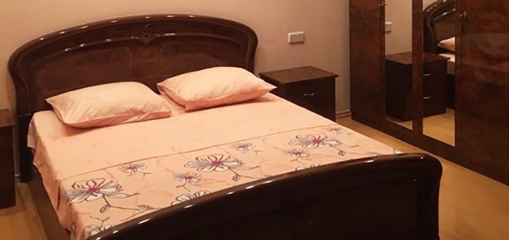 Спальня з двоспальним ліжком в комплексі «wellcome24» в києві. замовляйте двокімнатні апартаменти за знижку.