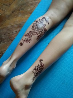 Henna tattoo at the TEO plus relaxation studio in Kharkov. Do according to the action.