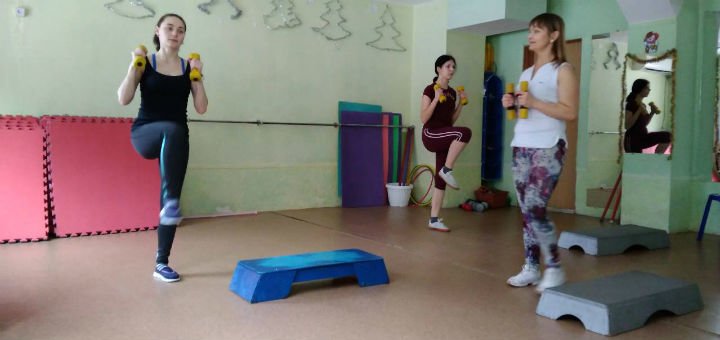 Аеробіка у фітнес-клубі «Атлет» у Дніпрі. Купуйте абонемент за знижкою.