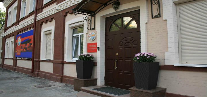 Центральный вход в Музей современного искусства Украины