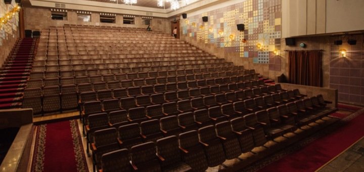 Вистава в київському академічному молодому театрі. купити квитки в театр зі знижкою.