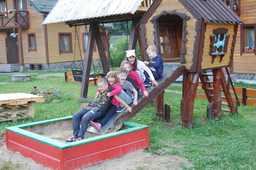 Відпустка у Карпатах у котеджному комплексі «Моя оселя» у Микуличині. Зняти котедж зі знижкою