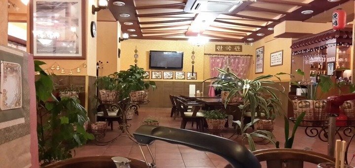Зал ресторана Korean House. Посещайте по акции