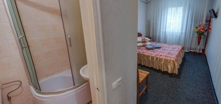 Номер в отеле «Лама». Забронировать номер со скидкой. Отели в Киеве со скидкой.