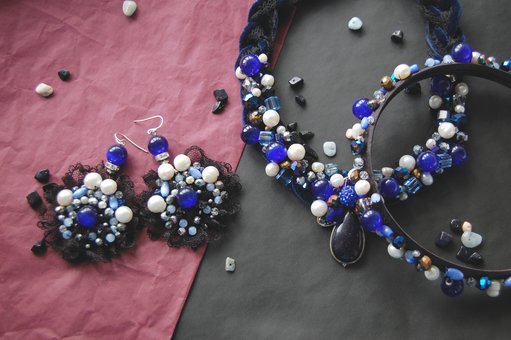 Серьги с натуральными камнями от «Valieva jewelry». Купить серьги с натуральными камнями по скидке