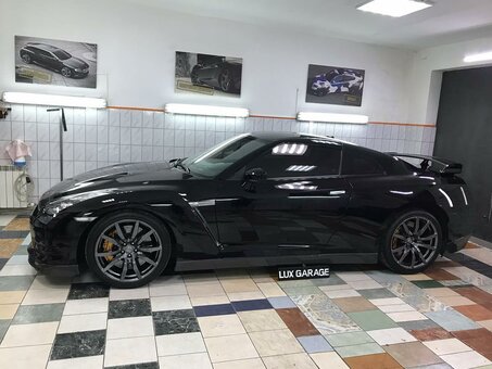 Оклейка авто защитной пленкой в автостудии «ЛюксГараж» в Киеве. Обращайтесь по акции.