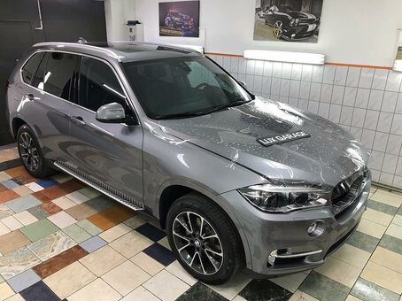 Оклейка авто антигравийной пленкой в автосервисе «Lux Garage» в Киеве. Обращайтесь по акции.