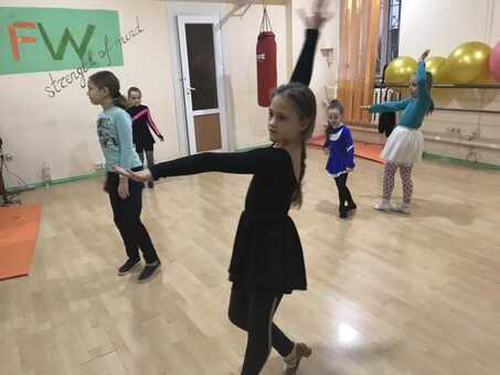 Дитячі танці у фітнес-студії «FitnessWell» в Одесі. Купуйте абонементи за знижкою.