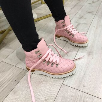 Women&#39;s branded footwear in the baba magaz online store. buy for a promotion.