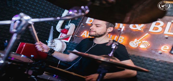 Виступи і живі концерти відомих українських колективів в Beer & Blues Art Pab в Вінниці. Замовляйте столик зі знижкою.