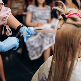 Термореконструкція волосся на курсах «Блессакадемія» в Одесі. Навчайтеся зі знижкою.