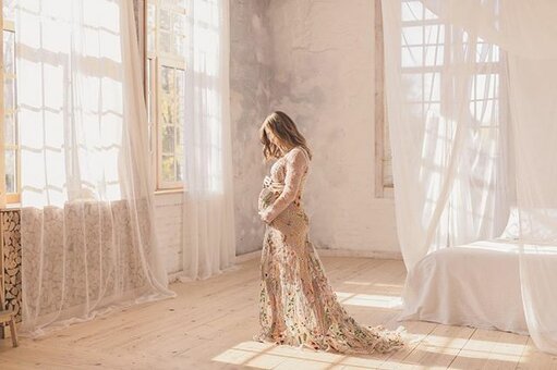 Pregnant photography by photographer anastasia beloshitskaya in kiev. sign up with a discount
