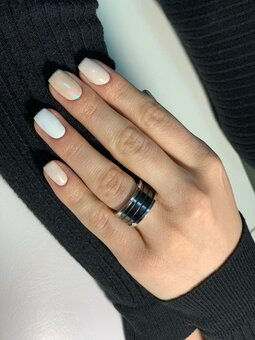 Аппаратный маникюр в салоне красоты LBM Beauty studio в Днепре. Записывайтесь со скидкой