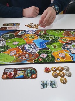 Стратегічні настільні ігри у «Puzzles» у Дніпрі.