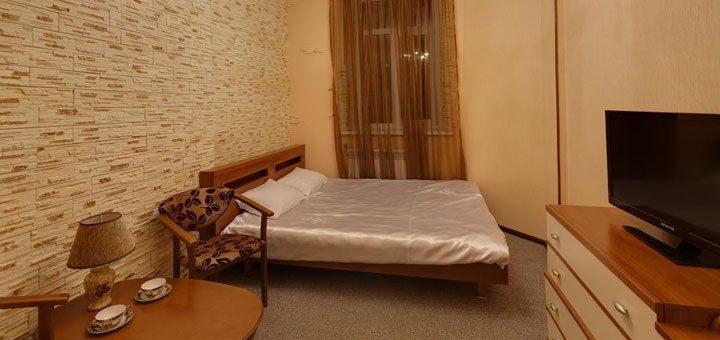 Номер в отеле «Pokrovsky» в Киеве. Забронировать номер в отеле «Покровский» сос кидкой. Недорогой отель в центре Киева.