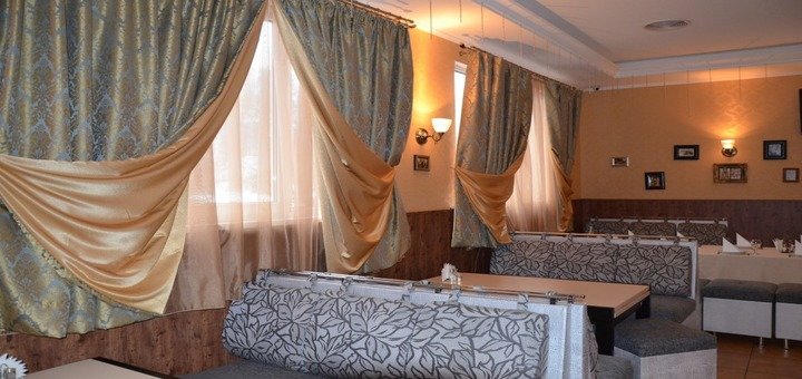 Зал ресторана «Кавказ». Наслаждайтесь блюдами грузинской кухни со скидкой