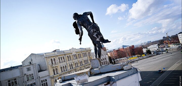 Violinist on the roof in kharkov 2