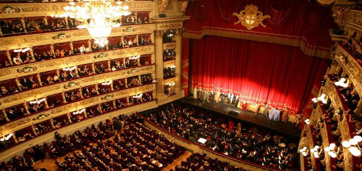 Зал Днепропетровского театра оперы и балета. Покупайте билеты на спектакли по акции.