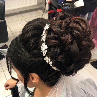 Wedding hairstyle in the beauty salon victoria slavyansk. sign up for a wedding hairstyle for the promotion