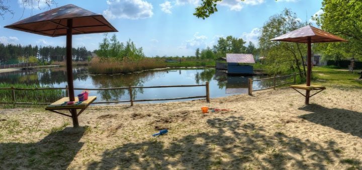 База відпочинку «Будівник» у Новомосковську. Недорогий відпочинок під Дніпром. Знижки у базах відпочинку у Новомосковську.