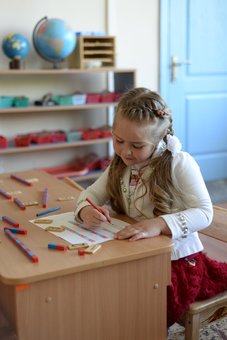 Education at the "Montessori" microschool in Dnipro. Sign up inexpensively