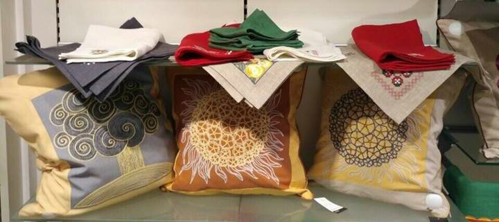 Декоративні подушки з вишивкою від студії «ладна» в києві. замовити по знижці.