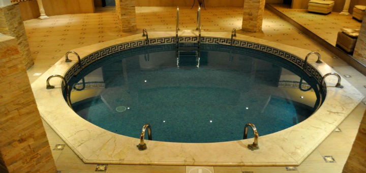 Бассейн в оздоровительном комплексе «Олимп» в Одессе. Посетите SPA процедуры по акции.