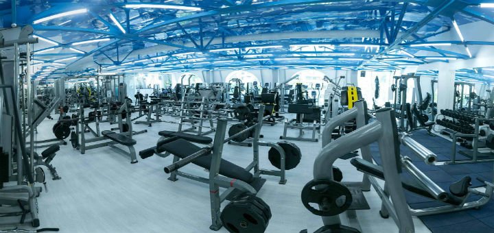 Тренажерный зал в фитнес-клубе «SkyFit Club» в Одессе. Покупайте абонементы по акции.