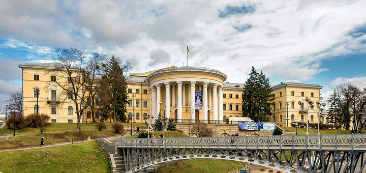 Міжнародний центр культури та мистецтв «Жовтневий палац» у Києві. Купити квитки зі знижкою.