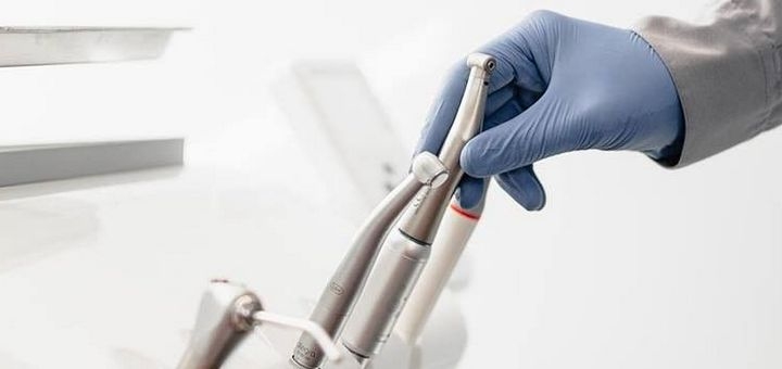 Стоматология «Dr. Samsonov dental clinic» в Харькове. Записаться на прием стоматолога со скидкой.