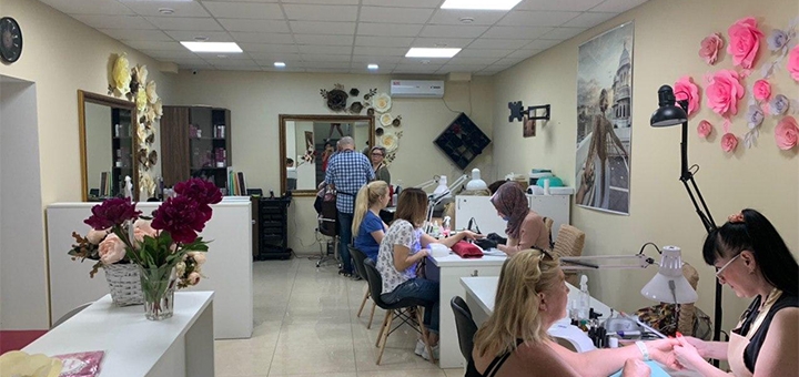 Мужские и женские стрижки в салоне красоты NogotOk в Киеве. Со скидкой.