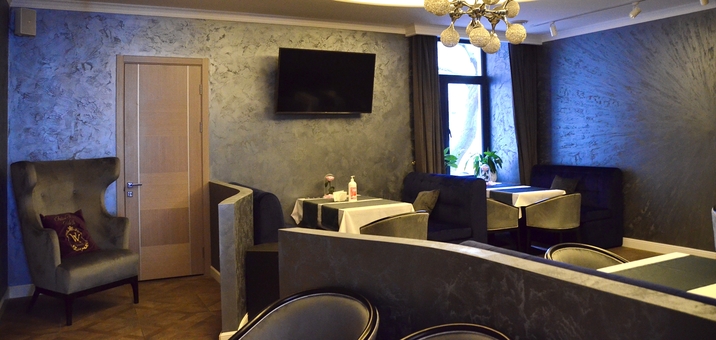 5th Avenue restaurant in Kiev. With discount.