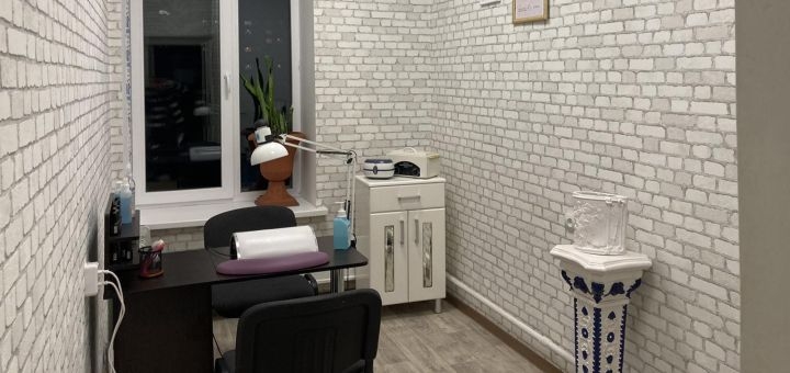 Discount on manicure at silk nails salon