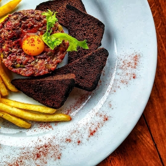 Steakhouse Benefit to eat inexpensively on the hem