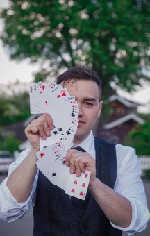 Magician and illusionist Nikolai Usichenko in Kiev. Order a show with a discount.