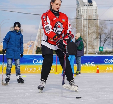 Blockbuster Ice Christmas Magic Skating Rink. Visit with a special offer of 9