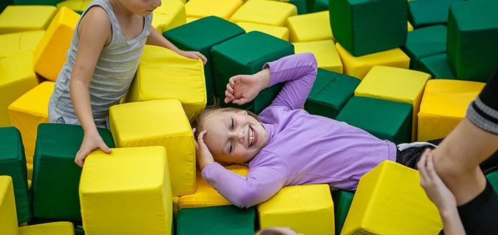Children's Planet in Cosmo Multimall. Visit with the 16% discount