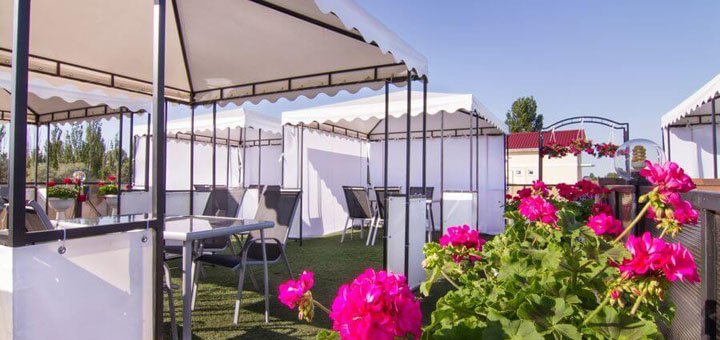 Summer terrace at the Palma hotel in Zatoka. Book rooms for the promotion.