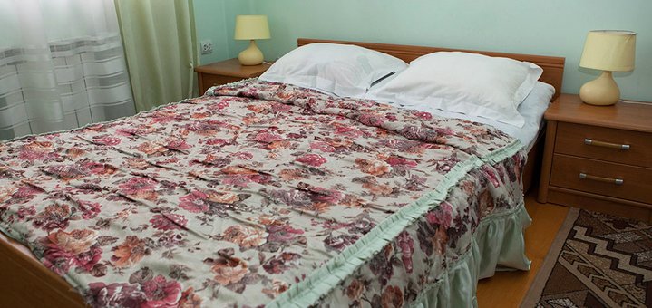Номера стандарт в гостиничном комплексе «Ялинка» в Вышкове. Бронируйте номера по акции.