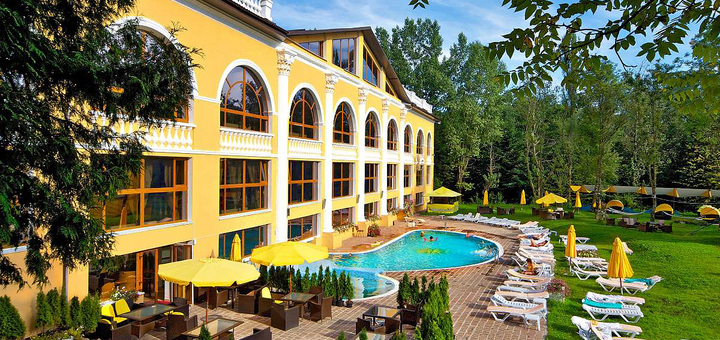 Facade of the SPA-hotel "Promenade" in Truskavets. Book your vacation at a discount.