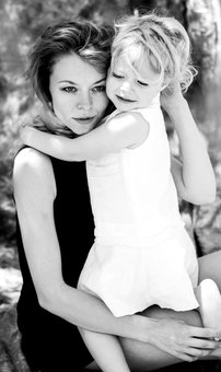 Photoshoot mom and daughter with photographer marie mikhailenko in kiev. order the services of a photographer at a discount.