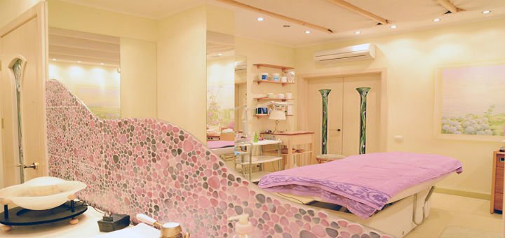 Салон красоты Langueur D'or SPA в Киеве. Записывайтесь к косметологу, мастеру маникюра, парикмахеру по скидке.